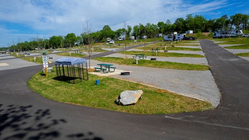 Bark n Roll RV Sites-4